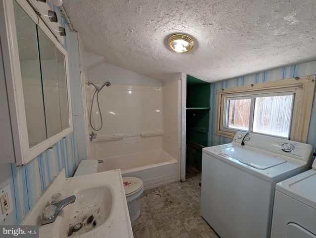 6090 FALLS RD, Baltimore, MD 21209