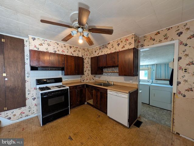 6090 FALLS RD, Baltimore, MD 21209