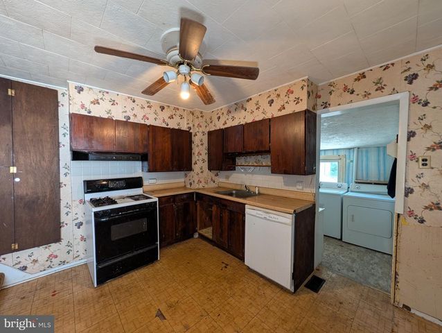 6090 FALLS RD, Baltimore, MD 21209