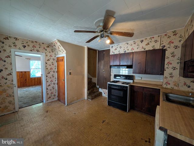 6090 FALLS RD, Baltimore, MD 21209