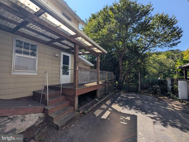 6090 FALLS RD, Baltimore, MD 21209