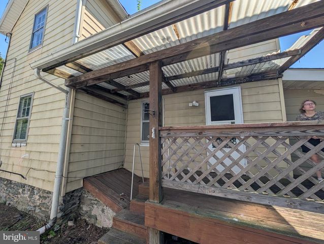 6090 FALLS RD, Baltimore, MD 21209