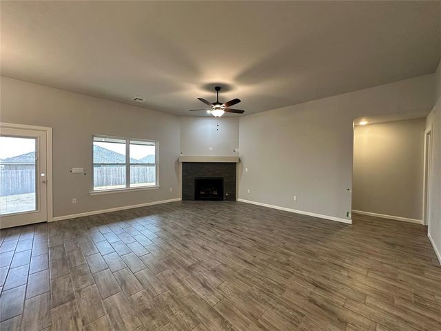 1000 Redwood Creek Drive, Yukon, OK 73099