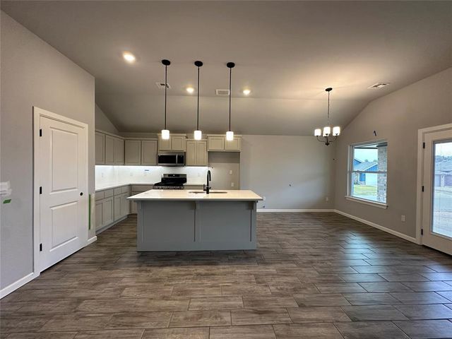 1000 Redwood Creek Drive, Yukon, OK 73099