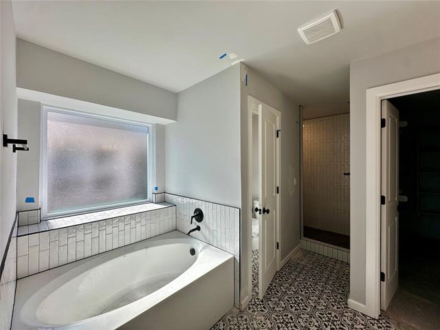 1000 Redwood Creek Drive, Yukon, OK 73099