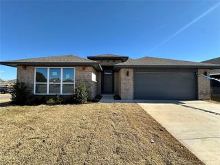 1000 Redwood Creek Drive, Yukon, OK 73099