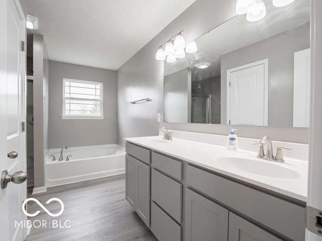 977 Richelle Way, Greenwood, IN 46143