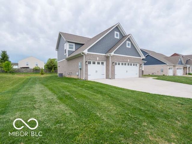 977 Richelle Way, Greenwood, IN 46143