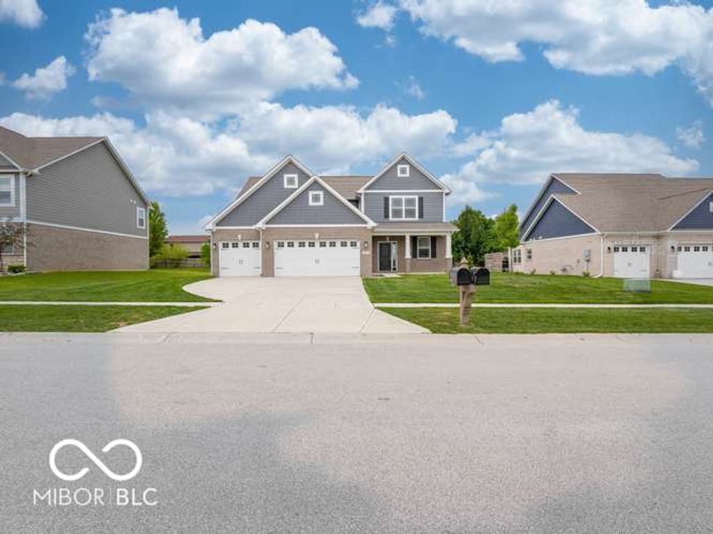 977 Richelle Way, Greenwood, IN 46143