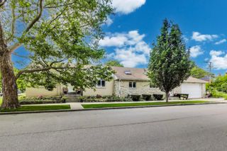 4401 W Hollywood Avenue, Chicago, IL 60646