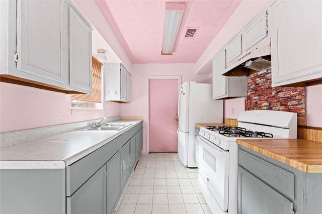 11930 Welshpool Glen Drive, Houston, TX 77066