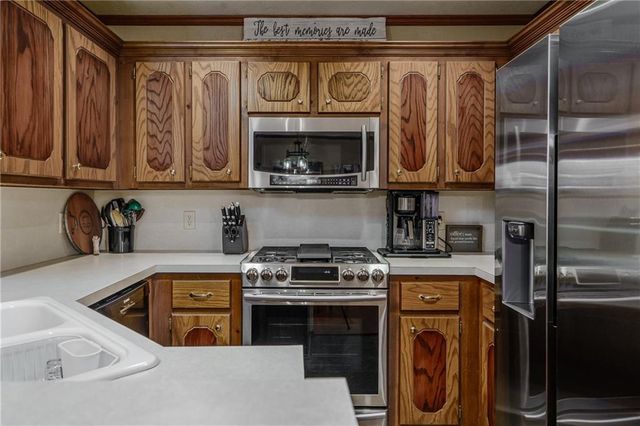 1039 NW 18th Street, Moore, OK 73160