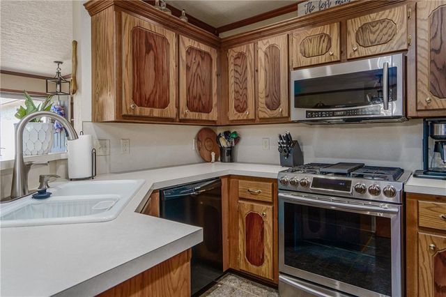 1039 NW 18th Street, Moore, OK 73160