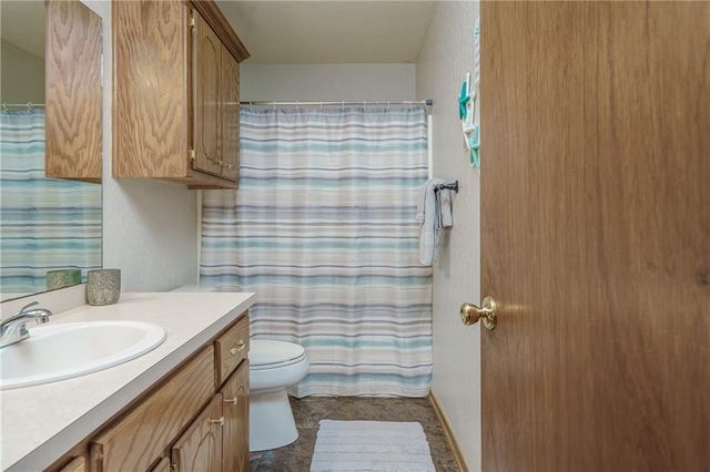 1039 NW 18th Street, Moore, OK 73160