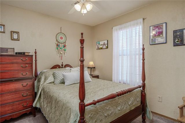 1039 NW 18th Street, Moore, OK 73160