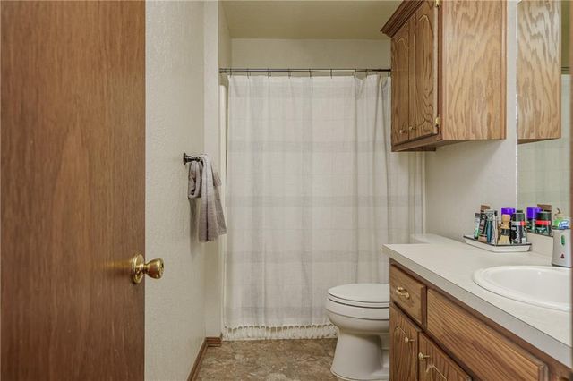 1039 NW 18th Street, Moore, OK 73160