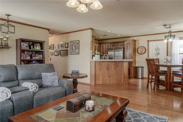 1039 NW 18th Street, Moore, OK 73160