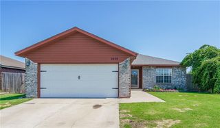 1039 NW 18th Street, Moore, OK 73160