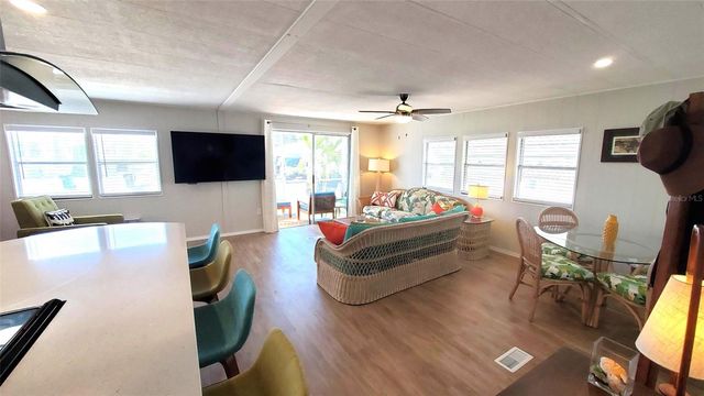 712 CAREFREE, Venice, FL 34285