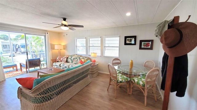 712 CAREFREE, Venice, FL 34285