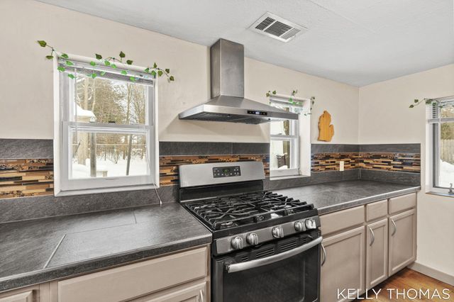 2052 Woodward Street, Muskegon Twp, MI 49442