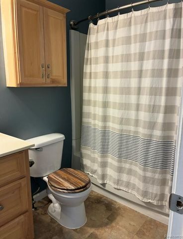389 Neptune Drive 208, Walled Lake, MI 48390
