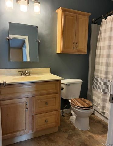 389 Neptune Drive 208, Walled Lake, MI 48390