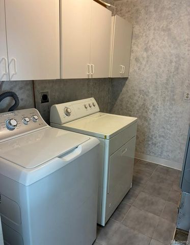 389 Neptune Drive 208, Walled Lake, MI 48390