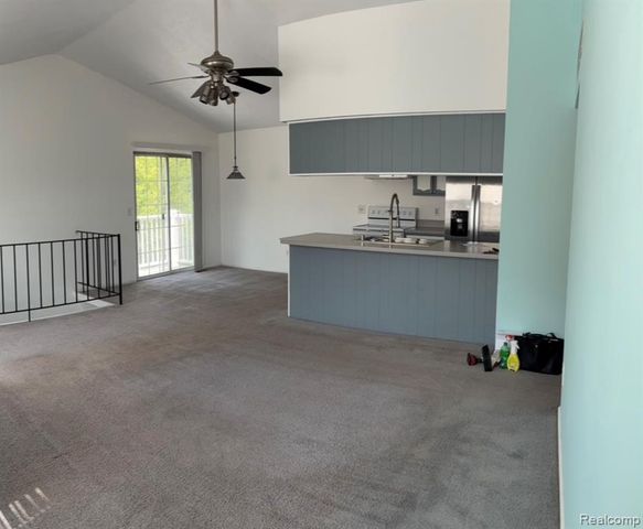 389 Neptune Drive 208, Walled Lake, MI 48390