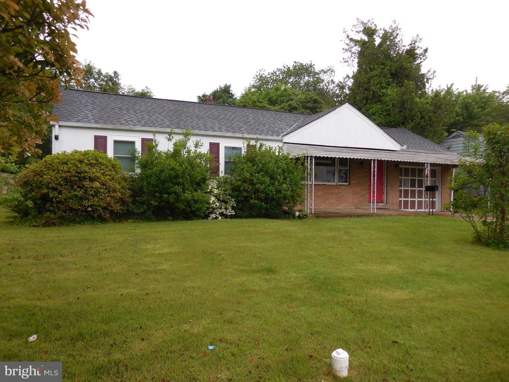 10 E CLAIRMONT DR, Newark, DE 19702