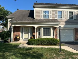 2015 N Lake Arlington Drive, Arlington Heights, IL 60004