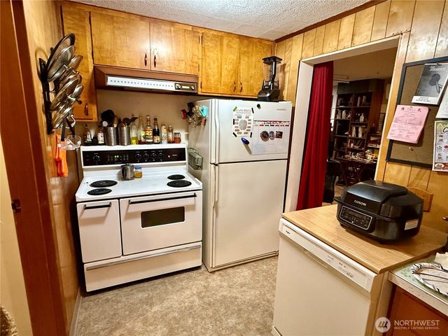 928 Bradford Street, Raymond, WA 98577