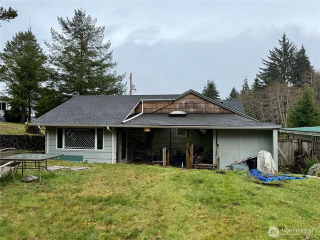 928 Bradford Street, Raymond, WA 98577