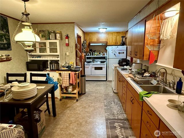 928 Bradford Street, Raymond, WA 98577