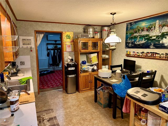 928 Bradford Street, Raymond, WA 98577