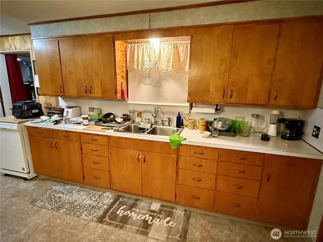 928 Bradford Street, Raymond, WA 98577