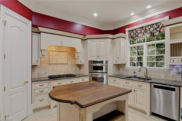 121 Salem Village Court, Clemmons, NC 27012