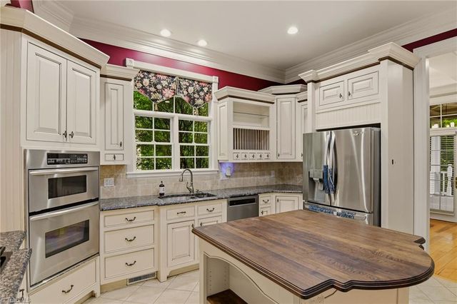 121 Salem Village Court, Clemmons, NC 27012