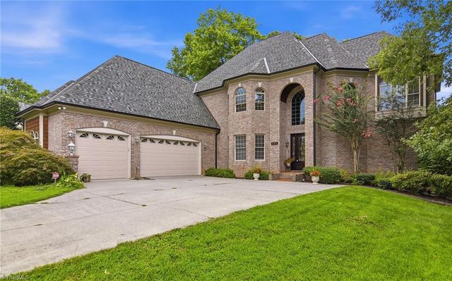 121 Salem Village Court, Clemmons, NC 27012