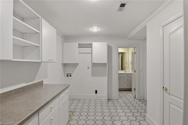 121 Salem Village Court, Clemmons, NC 27012