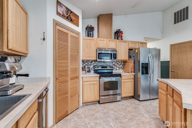 16633 Greenleaf Avenue SE, Yelm, WA 98597