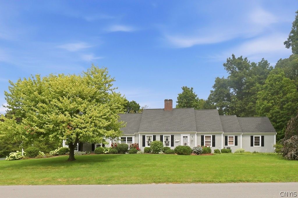105 Henschke Drive, Manlius, NY 13066