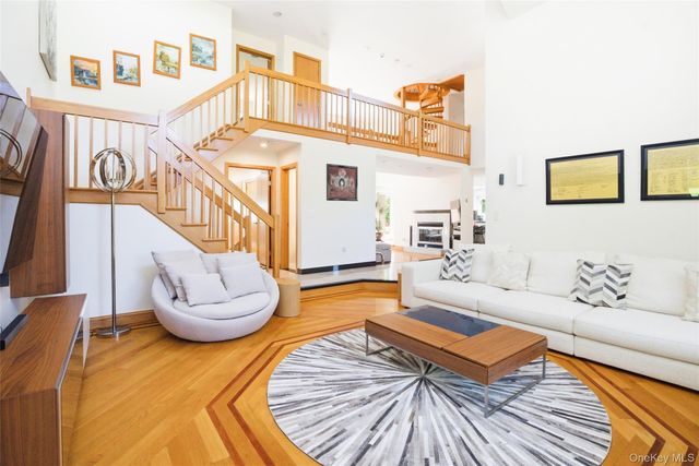 4 Old House Lane, Chappaqua, NY 10514