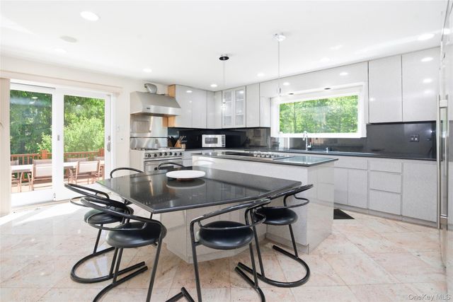 4 Old House Lane, Chappaqua, NY 10514