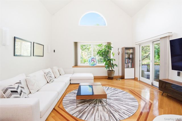4 Old House Lane, Chappaqua, NY 10514