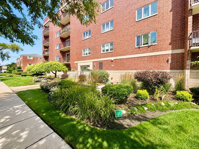 1330 Perry Street 202, Des Plaines, IL 60016