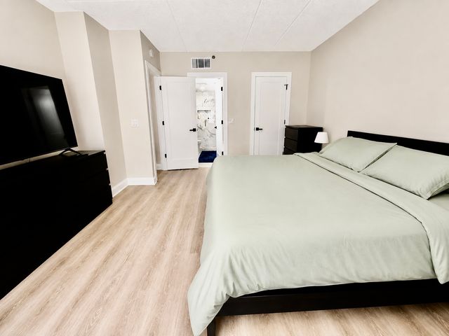 1330 Perry Street 202, Des Plaines, IL 60016