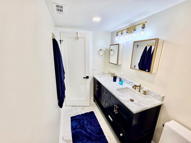 1330 Perry Street 202, Des Plaines, IL 60016