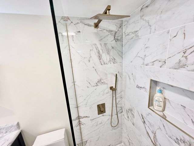 1330 Perry Street 202, Des Plaines, IL 60016
