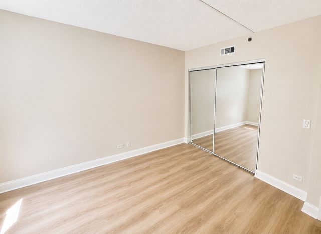 1330 Perry Street 202, Des Plaines, IL 60016